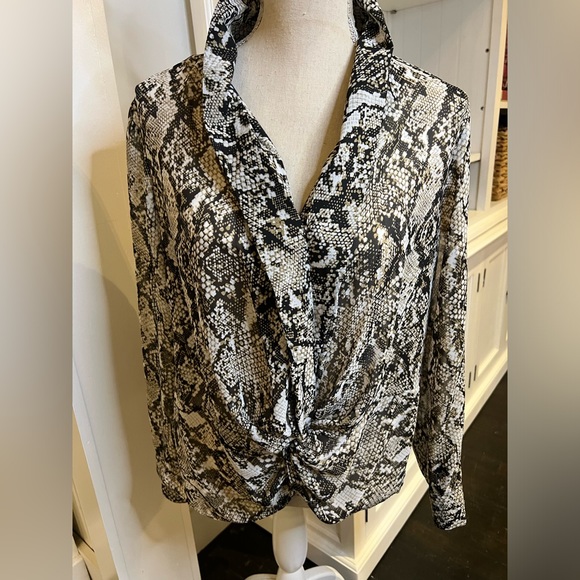 CAPSULE WARDROBE BUNDLES AVAILABLE - Picture 5 of 7